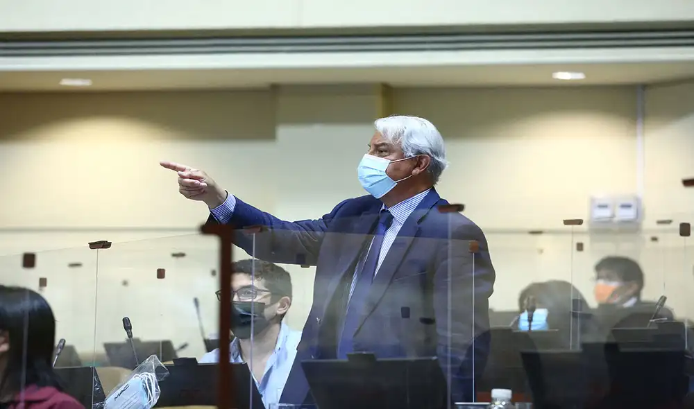 Jaime Naranjo lleva más de 10 horas con un discurso pensado en dilatar el proceso en Chile. Foto: AFP