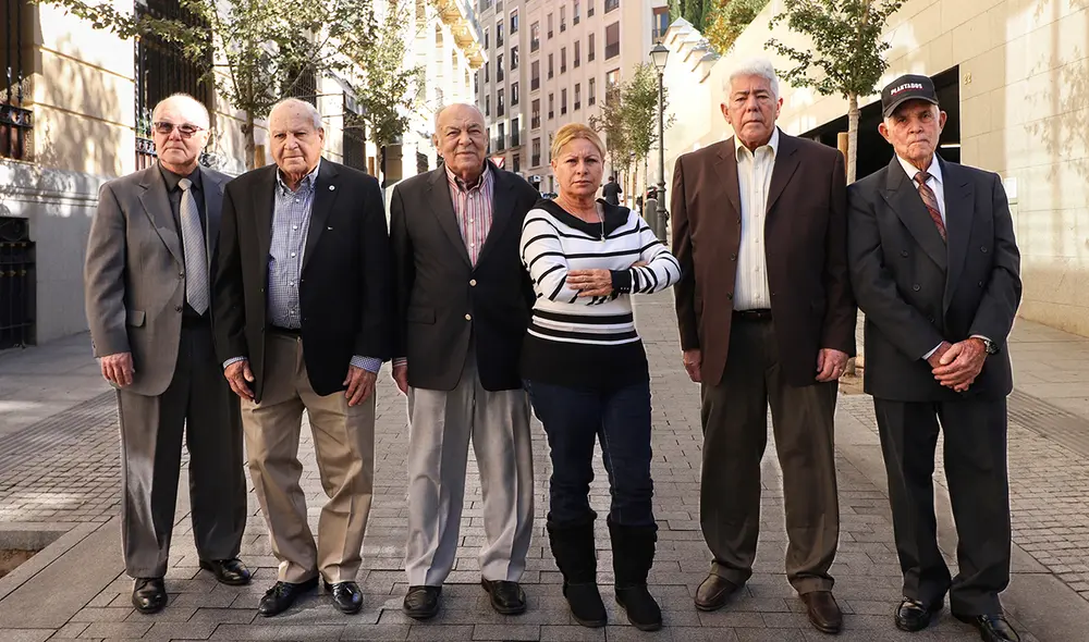 Los expresos políticos cubanos Luis Zúñiga, Roberto Permo, Ernesto Díaz, Maritza Lugo, Ángel de Fana y Osvaldo Figueroa posan para los fotógrafos durante una entrevista con la Agencia EFE. Foto. EFE Los expresos políticos cubanos Luis Zúñiga, Roberto Permo, Ernesto Díaz, Maritza Lugo, Ángel de Fana y Osvaldo Figueroa posan para los fotógrafos durante una entrevista con la Agencia EFE. Foto. EFE