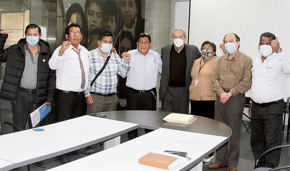 Primera reunión. El jueves 5 de noviembre, los dirigentes del Fenatep tuvieron un primer encuentro directo con el titular del Minedu, Carlos Gallardo. Foto: difusión