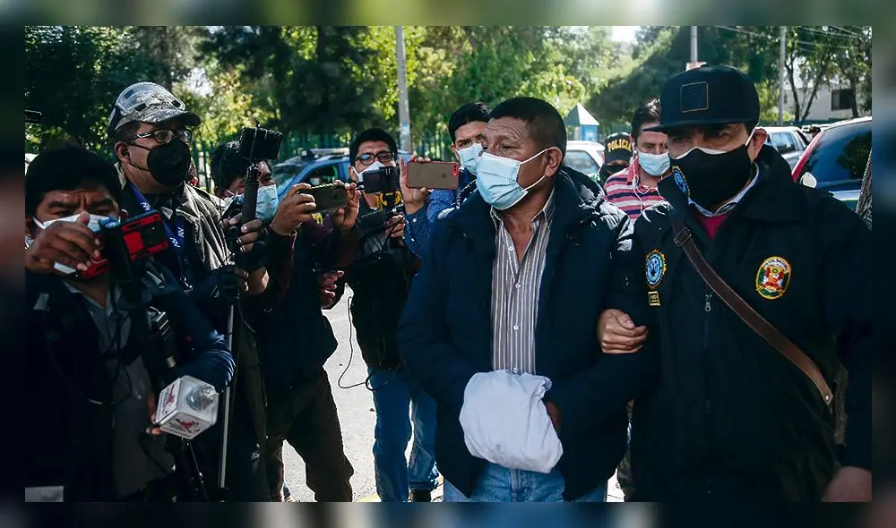En su casa. Jacobo guardaba padrón con los testaferros. Foto: Rodrigo Talavera/La República En su casa. Jacobo guardaba padrón con los testaferros. Foto: Rodrigo Talavera/La República