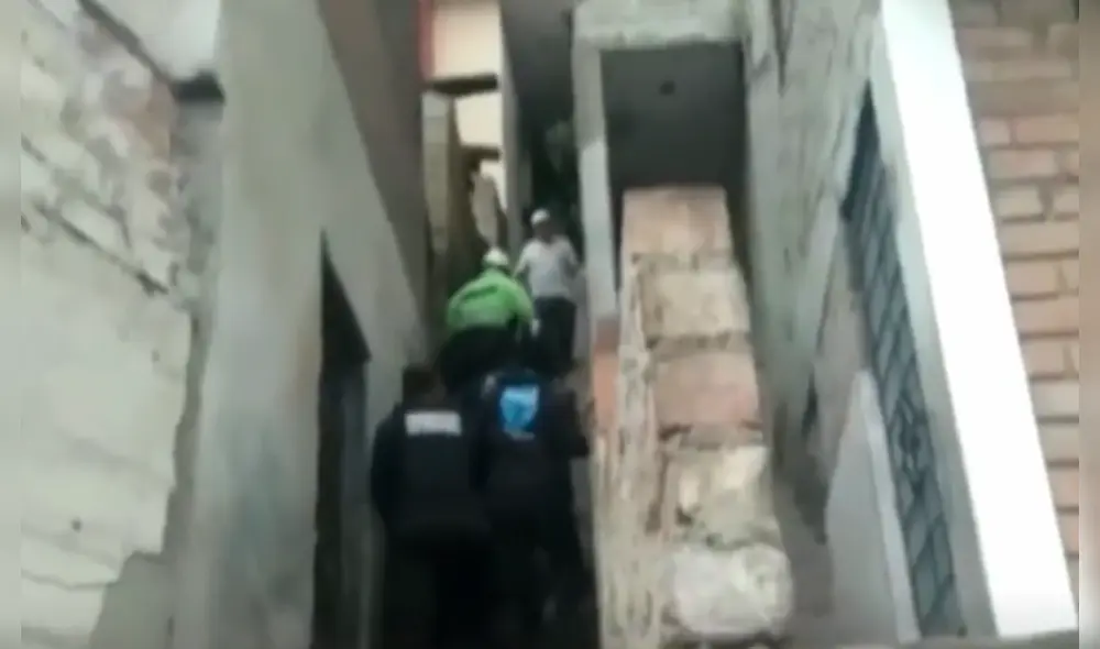 La Policía Nacional tuvo que recorrer las angostas calles para capturarlo, hecho que finalmente se dio y ahora está en investigación. Foto: Latina Noticias