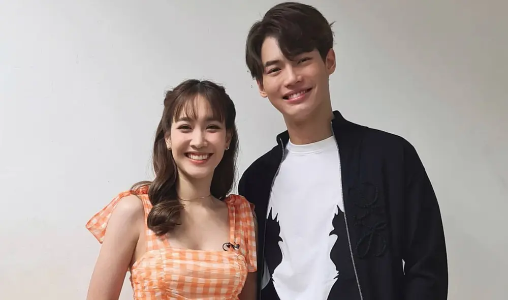 Win Metawin y Min Pechaya en detrás de escena de Woody Show. Foto: Channel 9 Win Metawin y Min Pechaya en detrás de escena de Woody Show. Foto: Channel 9