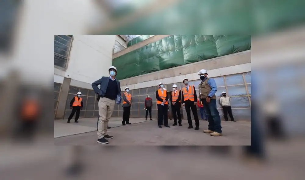 Actualmente están en demolición algunos ambientes del nosocomio inconcluso. Foto: GORE Puno