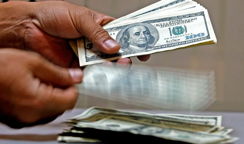 Conoce cuál es el precio del dólar en Perú hoy miércoles 10 de noviembre del 2021. Foto: AFP