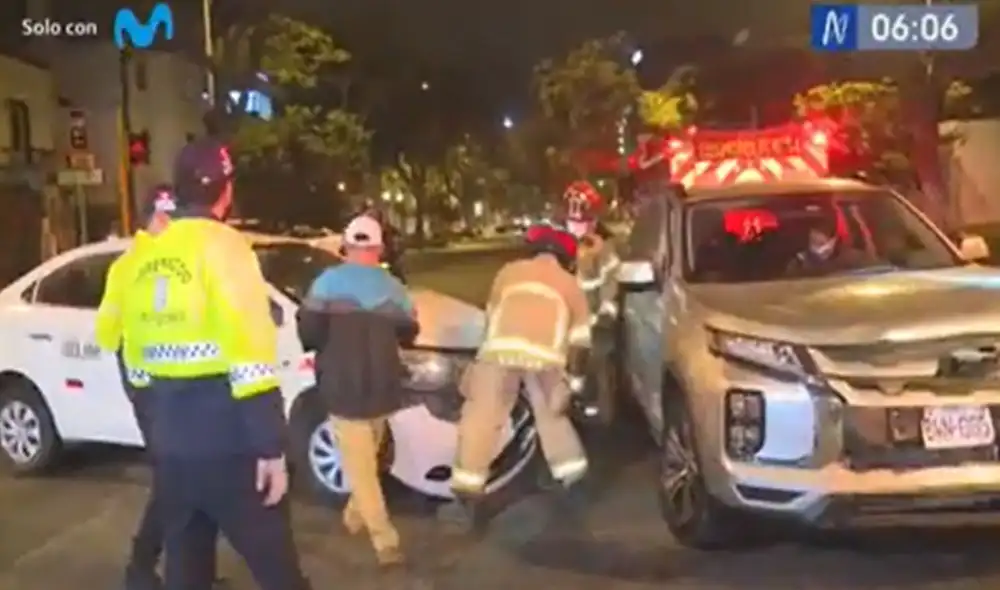 Heridos fueron atendidos por los paramédicos y trasladados al hospital más cercano. Foto: captura de América Heridos fueron atendidos por los paramédicos y trasladados al hospital más cercano. Foto: captura de América
