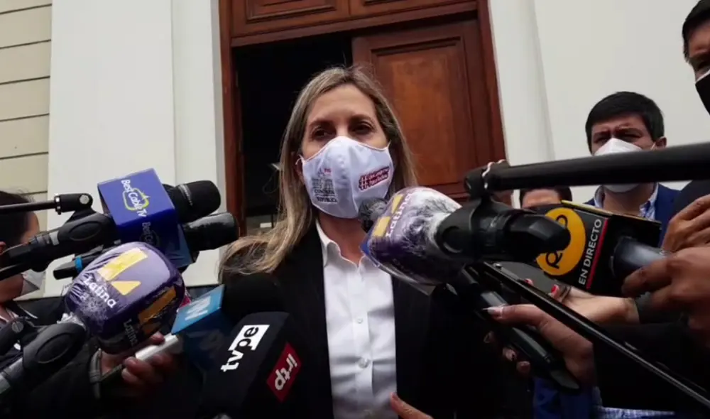María del Carmen Alva preside la Mesa Directiva del Congreso. Foto y video: Gianella Aguirre de URPI-LR