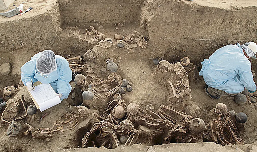 Importante. La zona sería un cementerio de la élite chimú. Continúan las causas de muerte. Foto: Jaime Mendoza/La República Importante. La zona sería un cementerio de la élite chimú. Continúan las causas de muerte. Foto: Jaime Mendoza/La República