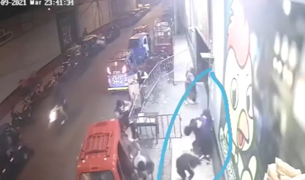 Momento en el cual se observa la llegada de los criminales a la puerta de la discoteca. Foto: captura Noticias Huacho