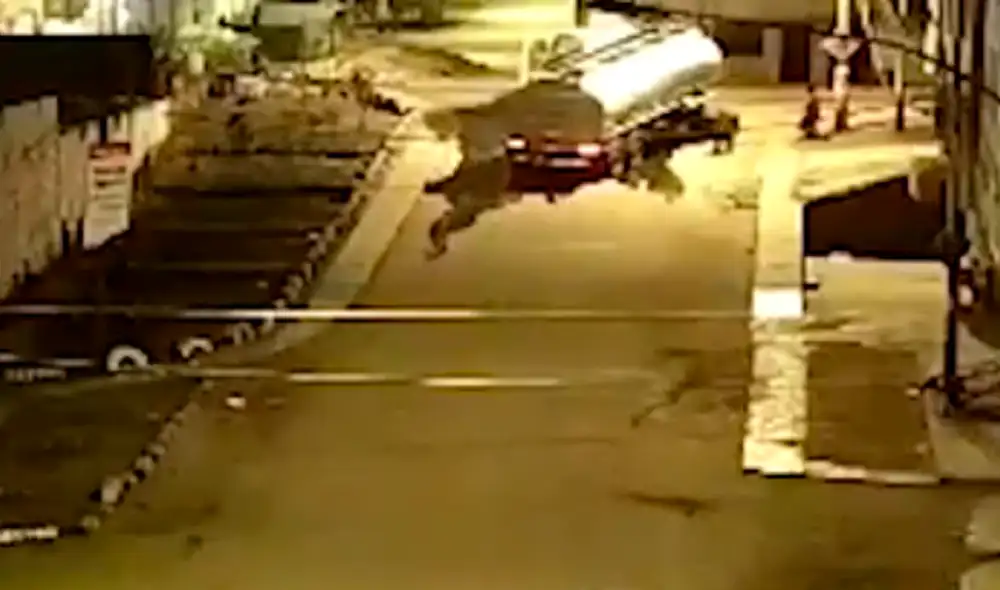Hecho ocurrió durante la madrugada de este jueves 11. Foto: captura cámara de seguridad Hecho ocurrió durante la madrugada de este jueves 11. Foto: captura cámara de seguridad