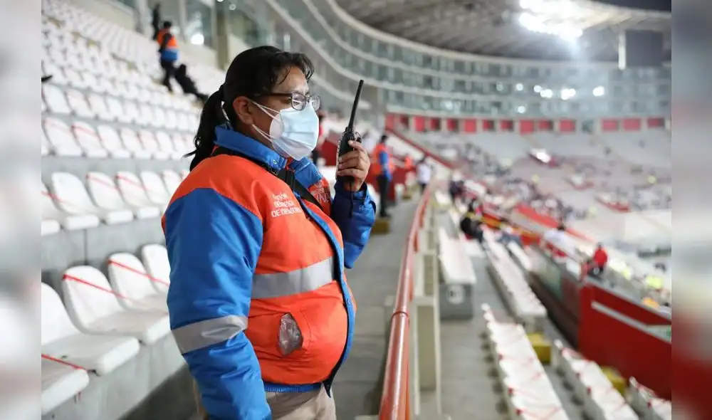 Personal edil también apoyó la labor de seguridad en algunos encuentros de la selección, como el reciente Perú vs. Chile. Foto: MML