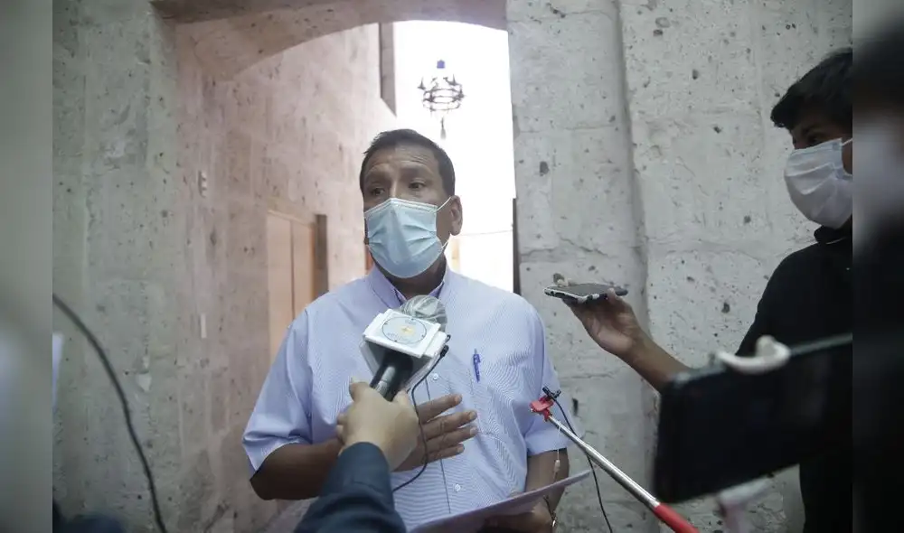 El secretario general del Sindicato de Docentes de Institutos Superiores de Arequipa, Juvenal Díaz Herrera precisó que son 700 los docentes que laboran en 19 institutos tecnológicos estatales. Foto: La República El secretario general del Sindicato de Docentes de Institutos Superiores de Arequipa, Juvenal Díaz Herrera precisó que son 700 los docentes que laboran en 19 institutos tecnológicos estatales. Foto: La República
