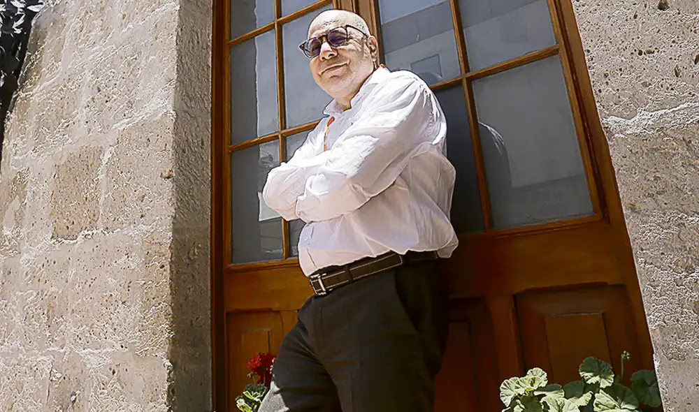 Presencia permanente. El profesor Quintanilla es arequipeño, actualmente trabaja en la PUCP y se ha convertido en uno de los animadores del Hay Festival. Foto: Oswald Charca/La República