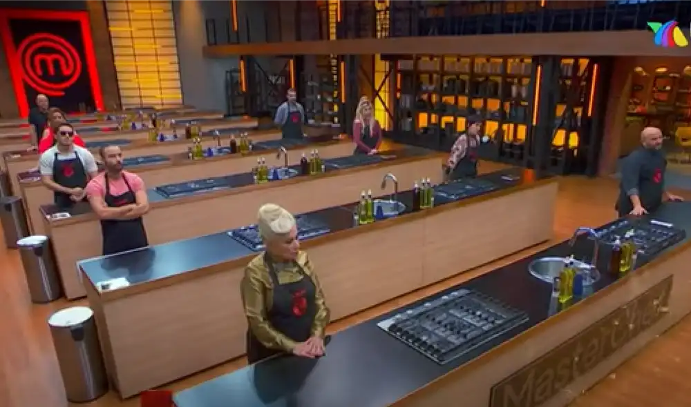 Únicamente quedan nueve famosos en la competencia. Foto: YouTube MasterChef México