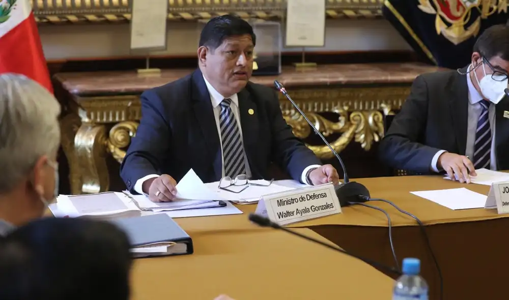Walter Ayala, titular del Mindef, responde ante la Comisión de Defensa por irregularidades en ascensos de las FF. AA. Foto: Congreso Walter Ayala, titular del Mindef, responde ante la Comisión de Defensa por irregularidades en ascensos de las FF. AA. Foto: Congreso