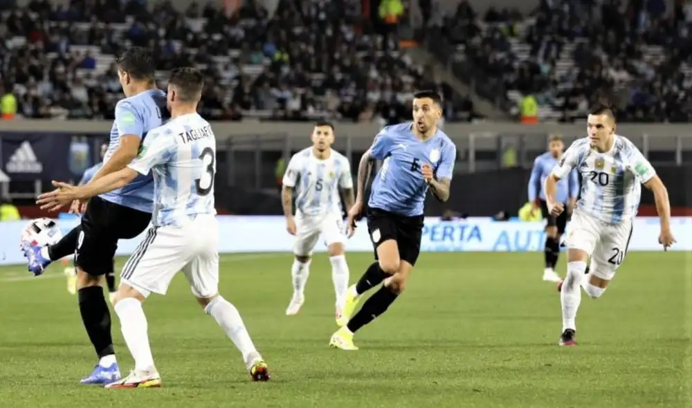 Argentina vs. Uruguay se medirán buscando alcanzar tres puntos valiosos, en la jornada 13 por las Eliminatorias rumbo a Qatar 2022. Foto: AUF Argentina vs. Uruguay se medirán buscando alcanzar tres puntos valiosos, en la jornada 13 por las Eliminatorias rumbo a Qatar 2022. Foto: AUF