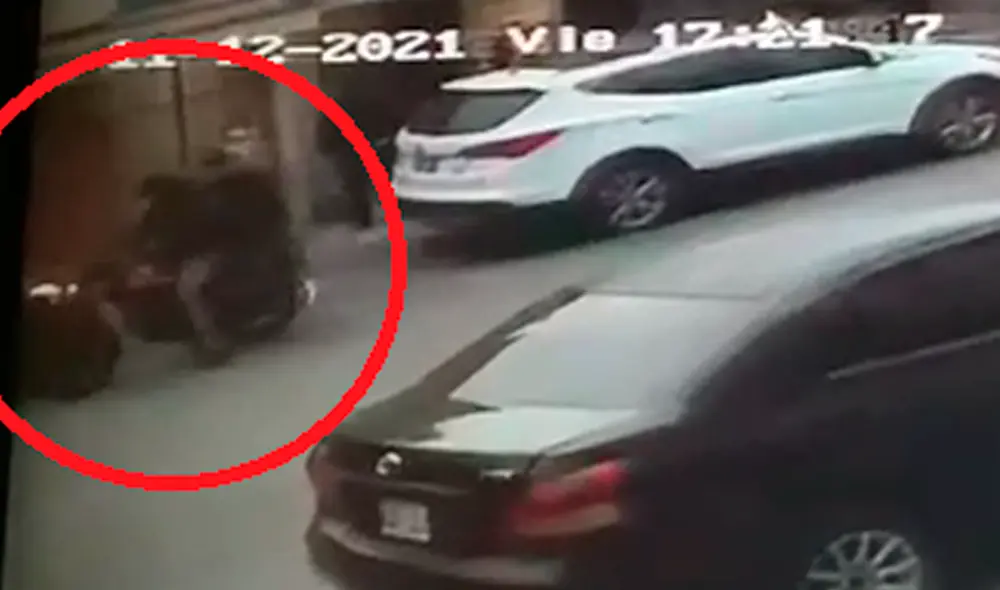 Hecho sucedió la tarde de este viernes 12 de noviembre. Foto: captura de cámara de seguridad Hecho sucedió la tarde de este viernes 12 de noviembre. Foto: captura de cámara de seguridad