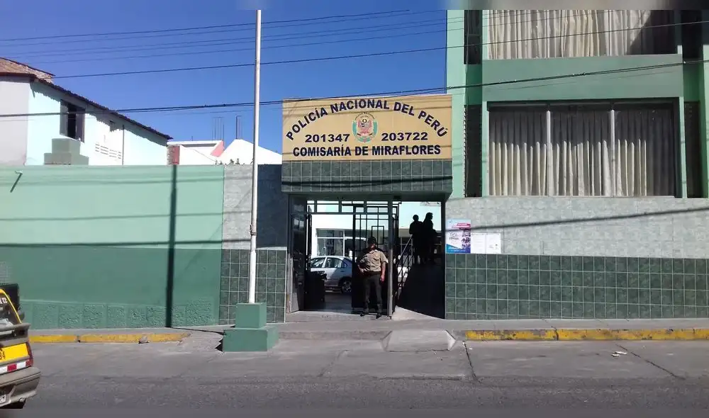 En el registro personal de la acusada, efectivos policiales encontraron un maletín con ropa de bebé y documentación. Foto: PNP Miraflores En el registro personal de la acusada, efectivos policiales encontraron un maletín con ropa de bebé y documentación. Foto: PNP Miraflores