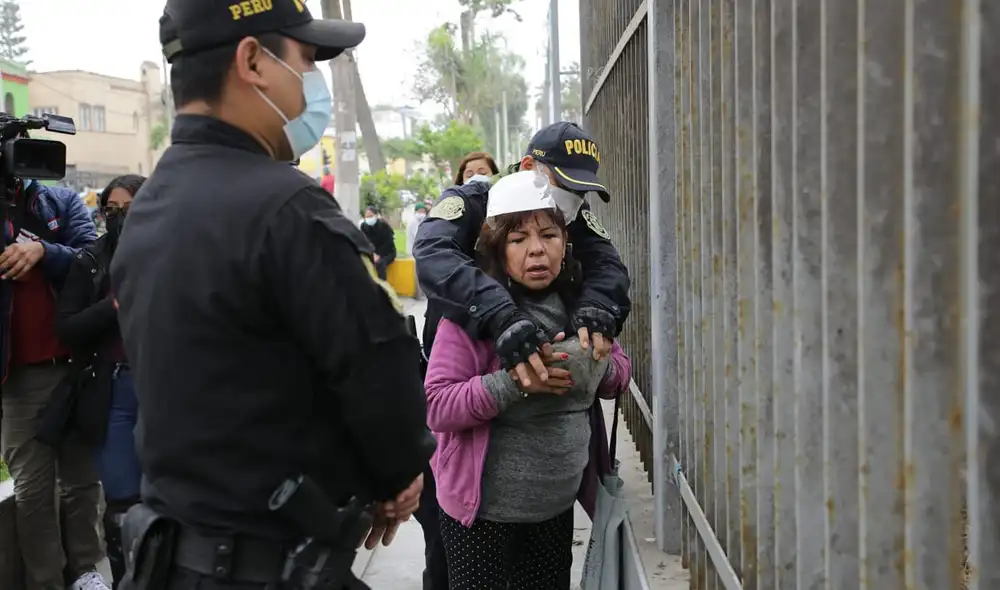 Profesora llegó tarde al colegio Teresa González de Fanning. Foto: John Reyes / La República
