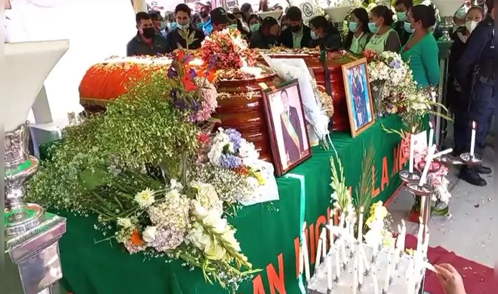 Último adiós al alcalde Wilder Manyavilca y su esposa Dunia Bustios. Foto: captura video Municipalidad de La Mar Último adiós al alcalde Wilder Manyavilca y su esposa Dunia Bustios. Foto: captura video Municipalidad de La Mar