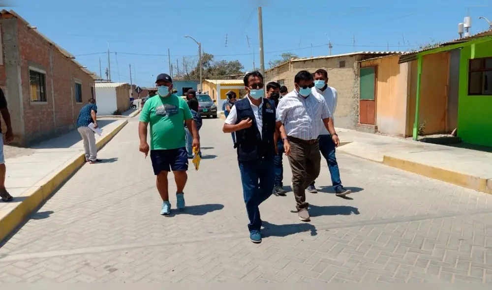 Fiscal José Antonio Hernández Martínez realizó diligencia para constatar presuntas irregularidades en calles de El Alto. Foto: Víctor Arrunátegui.