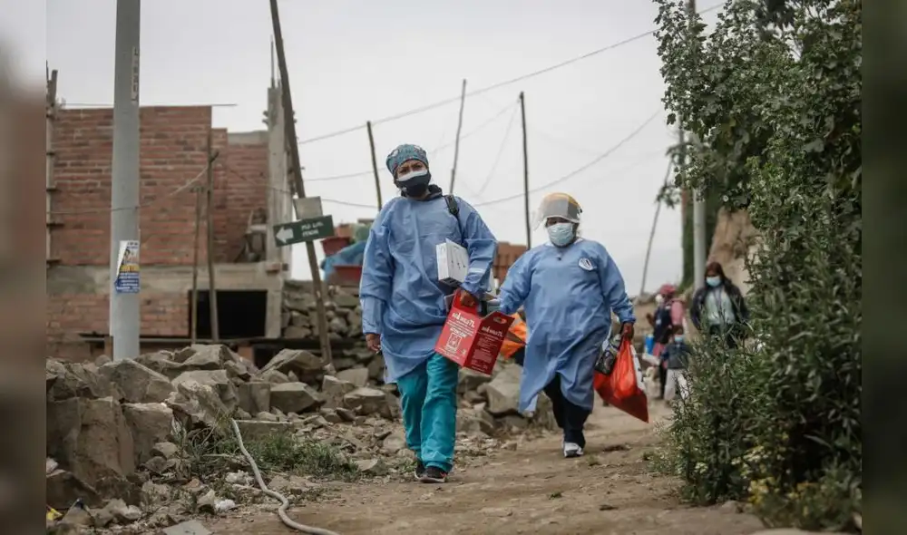 El Minsa implementó la estrategia de vacunación casa por casa para inocular a las personas que no pueden acercarse a los centros de inmunización. Foto: Antonio Melgarejo Yaranga