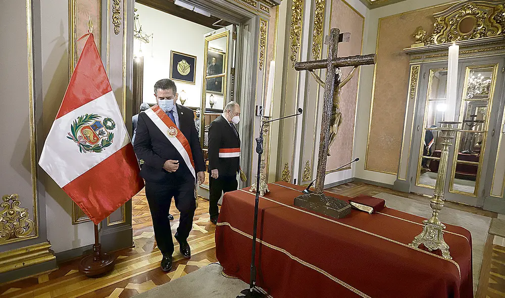 Debut y despedida. Merino convocó a Flores-Aráoz para premier. Esta dupla duró apenas cinco días en Palacio. Foto: difusión Debut y despedida. Merino convocó a Flores-Aráoz para premier. Esta dupla duró apenas cinco días en Palacio. Foto: difusión