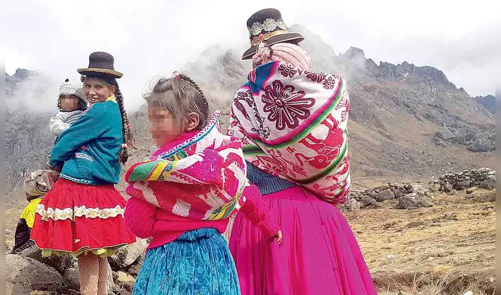 Puno. En la comunidad de Azaroma los embarazos en adolescentes son muchos. Es común ver a madres de 12 a 14 años. Foto: Liubomir Fernández Puno. En la comunidad de Azaroma los embarazos en adolescentes son muchos. Es común ver a madres de 12 a 14 años. Foto: Liubomir Fernández