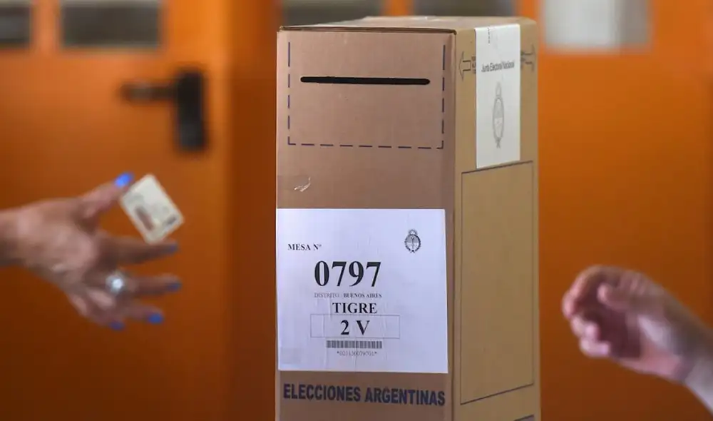 Puedes realizar tu consulta a través de la web oficial, por llamada telefónica o WhatsApp. Foto: EFE