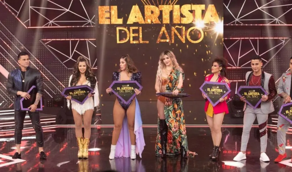 Participantes de El artista del año reciben las devoluciones del jurado. Foto: GV Producciones