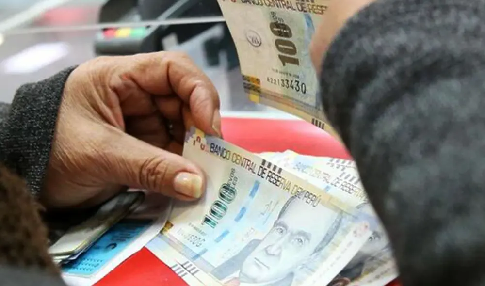 Pensionistas y practicantes están excluidos del Bono 210. Foto: 210