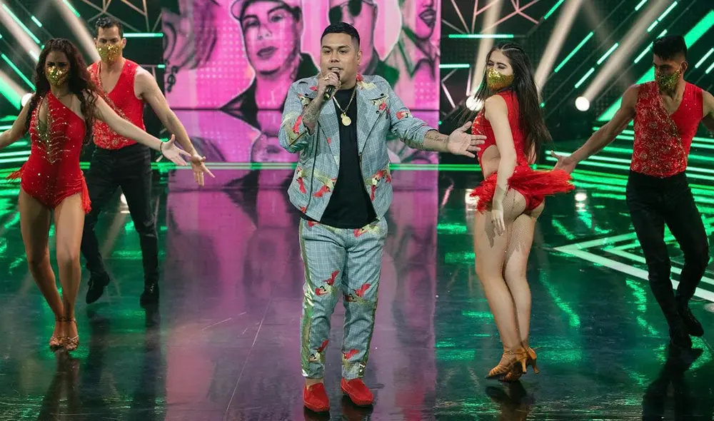 Cesar Vega se presentó en la gala del reality show El artista del año con la canción "El día de mi suerte". Foto: Facebook/Cesar Vega/América TV