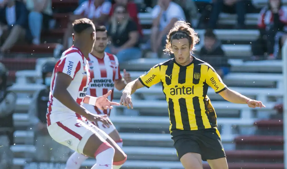 Peñarol y River Plate se enfrentan por el campeonato uruguayo. Foto: Peñarol