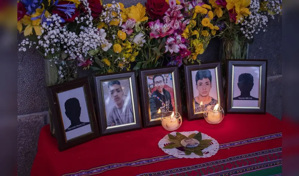 Vigilia en Cusco al recordarse el primer año de las muertes de Inti Sotelo y Bryan Pintado. Foto: La República Vigilia en Cusco al recordarse el primer año de las muertes de Inti Sotelo y Bryan Pintado. Foto: La República
