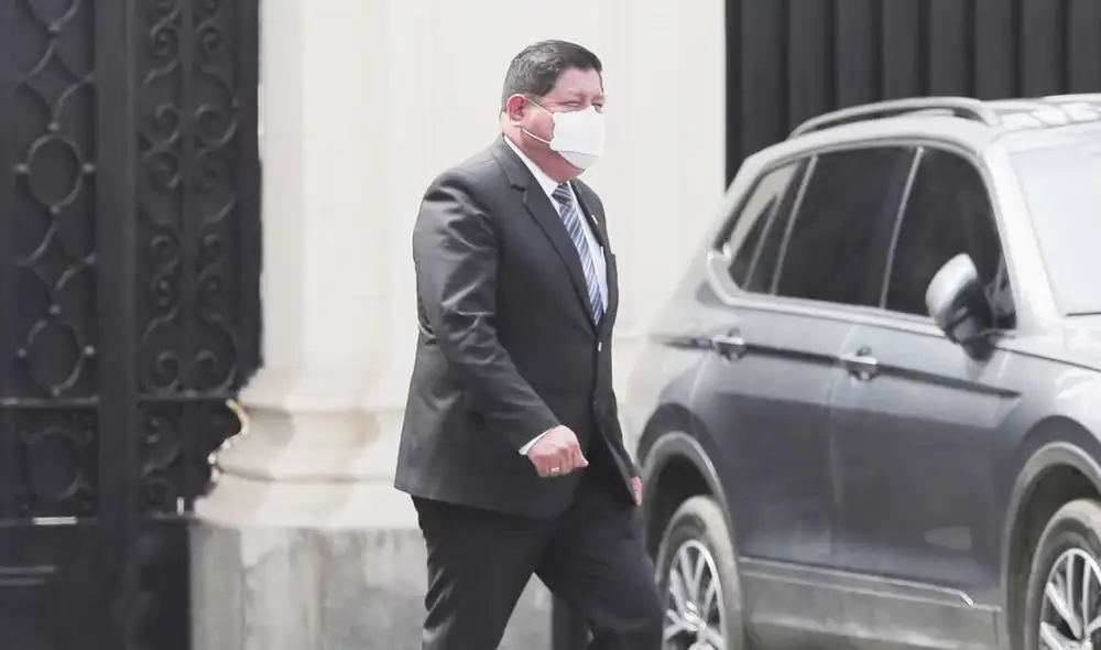 Walter Ayala presentó su renuncia irrevocable el domingo 14 de noviembre. Foto: Gerardo Marín/La República Walter Ayala presentó su renuncia irrevocable el domingo 14 de noviembre. Foto: Gerardo Marín/La República