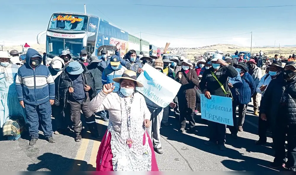 Paro indefinido. Centenares de vehículos quedaron varados en la carretera. Pobladores tomaron principales vías de Puno a primera hora. Paro indefinido. Centenares de vehículos quedaron varados en la carretera. Pobladores tomaron principales vías de Puno a primera hora.