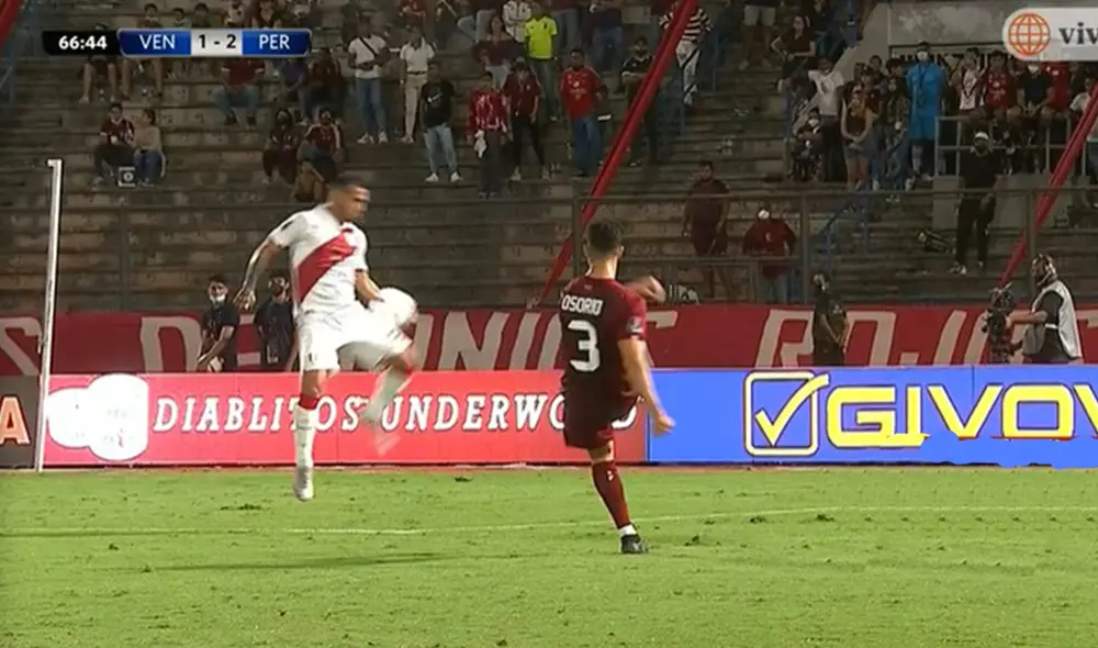 Miguel Trauco cometió una innecesaria falta que le dio la chance a Venezuela. Foto: captura de América TV Miguel Trauco cometió una innecesaria falta que le dio la chance a Venezuela. Foto: captura de América TV