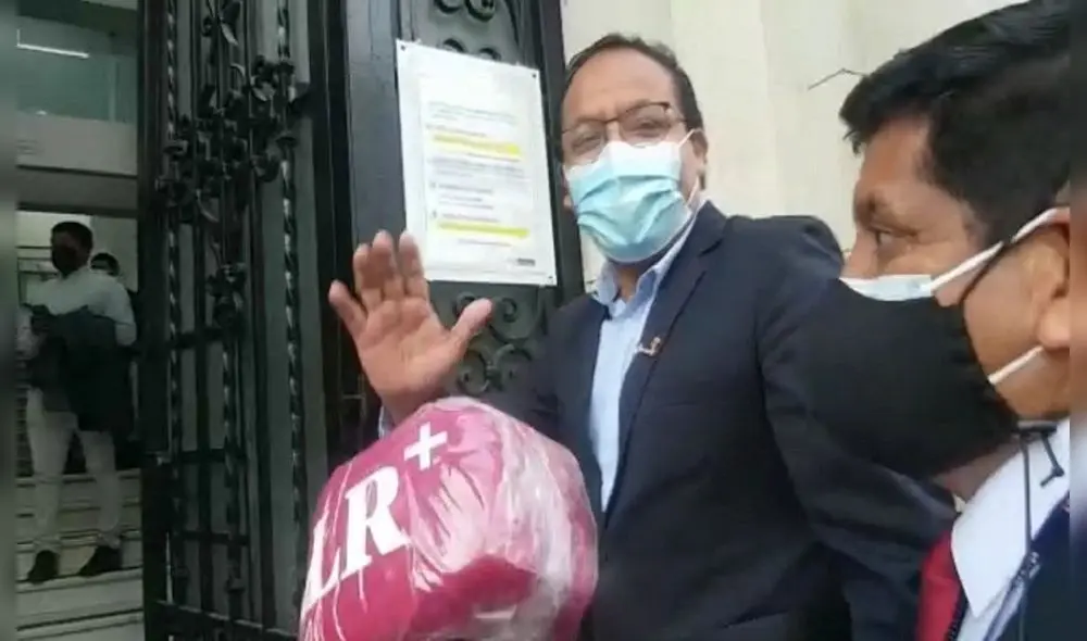 El ministro Roberto Sánchez se dirigía a otra reunión en Palacio. Foto: Grace Mora/URPI-LR