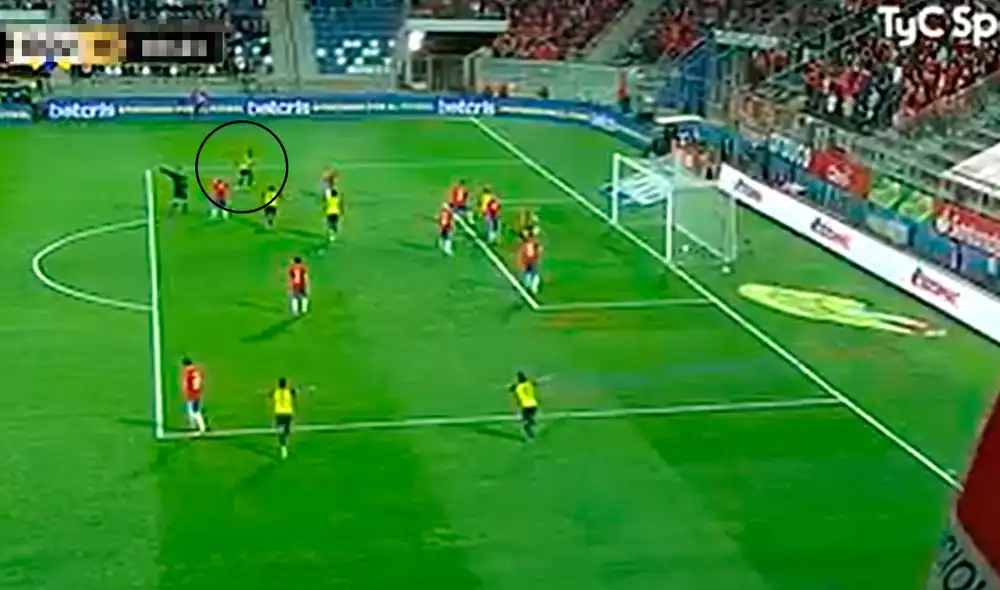 Pervis Estupiñán marcó el 1-0 de Ecuador sobre Chile. Foto: captura de TyC Sports