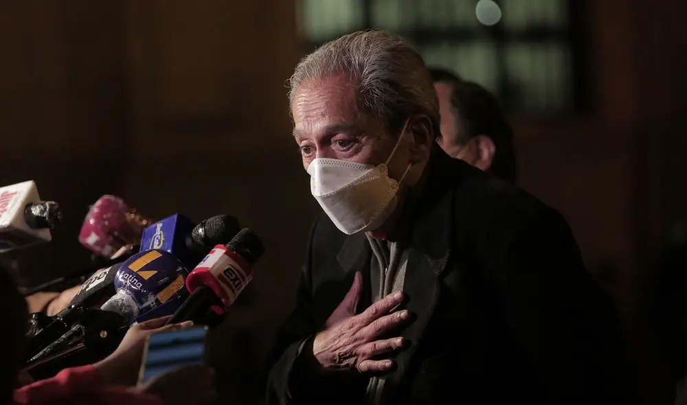 Filtración de prueba a docentes: Ministro de Educación, Carlos Gallardo, dice que no se aferra al cargo. Foto: La República / Gerardo Marín / VIDEO: Grace Mora - URPI/LR Filtración de prueba a docentes: Ministro de Educación, Carlos Gallardo, dice que no se aferra al cargo. Foto: La República / Gerardo Marín / VIDEO: Grace Mora - URPI/LR