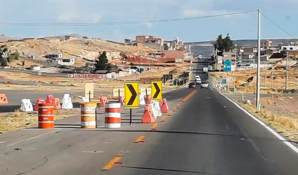 Carretera Puno-Juliaca fue liberada. Foto: Binacional TV Carretera Puno-Juliaca fue liberada. Foto: Binacional TV