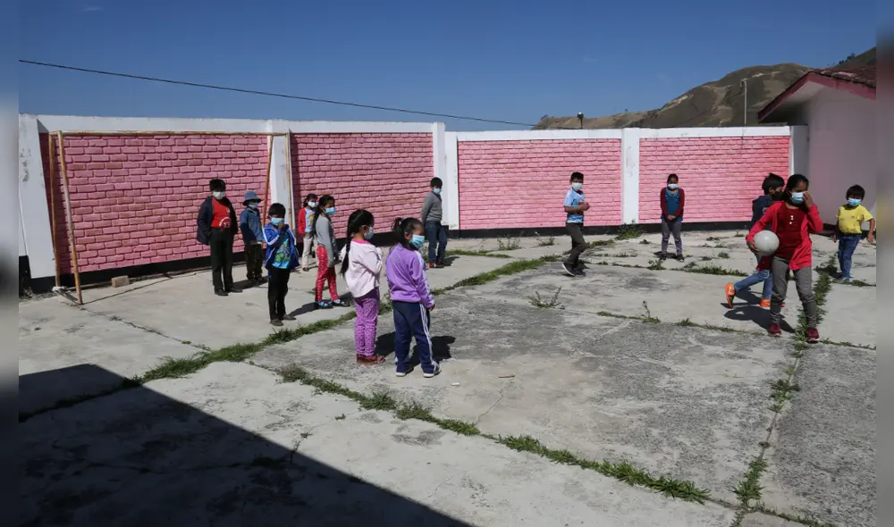 El funcionario precisó que las escuelas no tienen condiciones adecuadas para albergas a los escolares. Foto: Dirección Regional de Educación de Cajamarca El funcionario precisó que las escuelas no tienen condiciones adecuadas para albergas a los escolares. Foto: Dirección Regional de Educación de Cajamarca