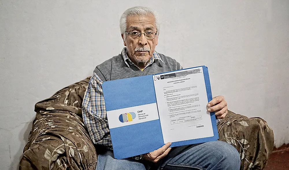 En Espera. Víctor Gálvez (75) es un afiliado ONP que esperó 10 años para recibir una pensión. Foto: Gerardo Marín / La República En Espera. Víctor Gálvez (75) es un afiliado ONP que esperó 10 años para recibir una pensión. Foto: Gerardo Marín / La República