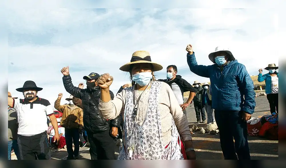 Tregua. Pobladores de Coata consumen agua contaminada de cuenca del mismo nombre. Tienen metales pesados en el cuerpo. Foto: Juan Carlos Cisneros/ La República Tregua. Pobladores de Coata consumen agua contaminada de cuenca del mismo nombre. Tienen metales pesados en el cuerpo. Foto: Juan Carlos Cisneros/ La República