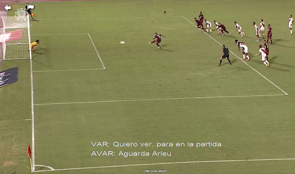 El portero peruano fue el salvador de la Bicolor con esta intervención. Foto: captura de Conmebol El portero peruano fue el salvador de la Bicolor con esta intervención. Foto: captura de Conmebol