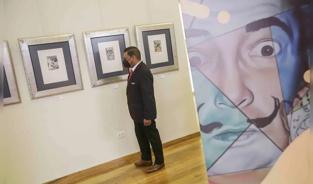 El genio del bigote. Herrera Palma en la exposición de la obra de Dalí sobre Goya que se inaugura este jueves. Foto: Rodrigo Talavera/ La República El genio del bigote. Herrera Palma en la exposición de la obra de Dalí sobre Goya que se inaugura este jueves. Foto: Rodrigo Talavera/ La República