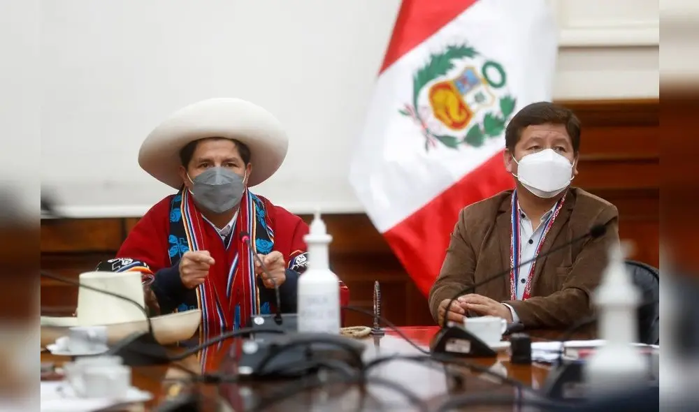 "Más bien, señor presidente, no siga nombrando ministros de derecha, confíe usted en el pueblo que lo eligió", refirió también Guido Bellido. Foto: Presidencia de la República/Twitter "Más bien, señor presidente, no siga nombrando ministros de derecha, confíe usted en el pueblo que lo eligió", refirió también Guido Bellido. Foto: Presidencia de la República/Twitter