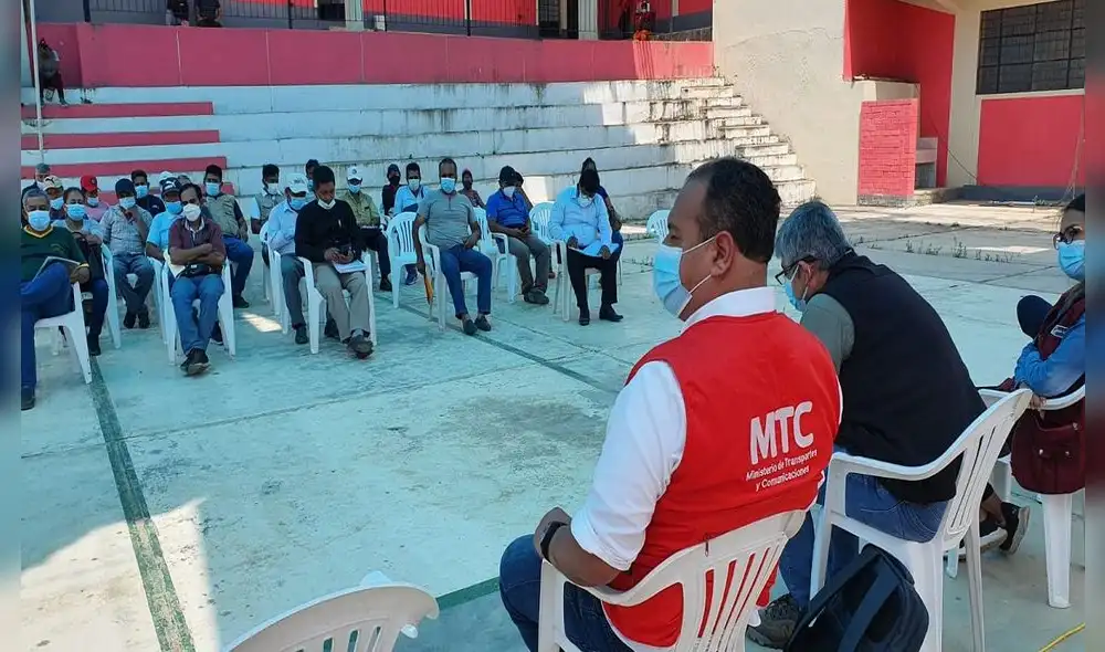 Dirigentes piden reinicio de obras de saneamiento. Foto: Ministerio de Vivienda Dirigentes piden reinicio de obras de saneamiento. Foto: Ministerio de Vivienda