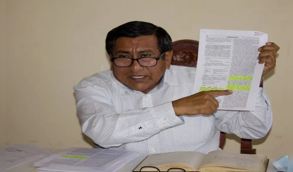 Con documentos en mano descarta venta de terrenos. Foto: municipio de Vice. Con documentos en mano descarta venta de terrenos. Foto: municipio de Vice.