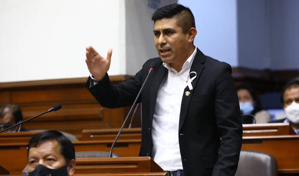 El legislador Alex Flores representa a la región de Ayacucho en el Congreso de la República. Foto: Parlamento / Video: RPP