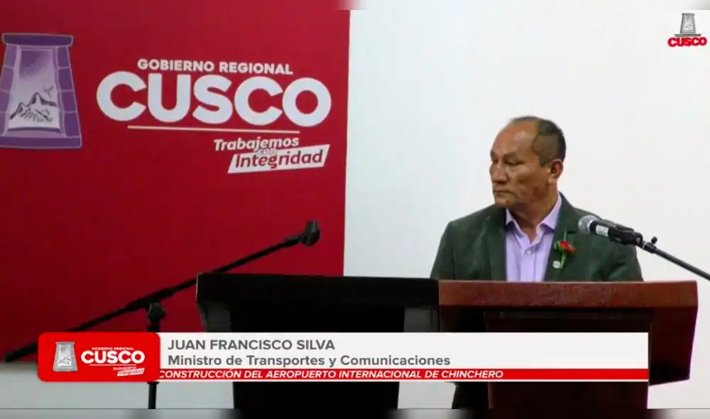Ministro Silva llegó a Cusco para participar en la inauguración de una planta de oxígeno para el hospital Antonio Lorena y ceremonia de la construcción de la segunda etapa del aeropuerto internacional de Chinchero. Foto: Gobierno regional de Cusco.